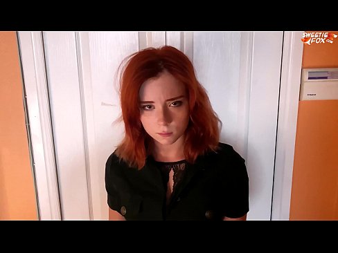 ❤️ Ochranka potrestala peknú ženu za krádež v obchode - sperma v ústach ❌ Sex video na nás ❌
