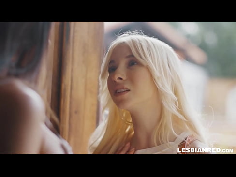 ❤️ Dievča príde domov o niekoľko mesiacov neskôr a skončí pri jedení kundičky svojej nevlastnej mamy ❌ Sex video na nás ❌