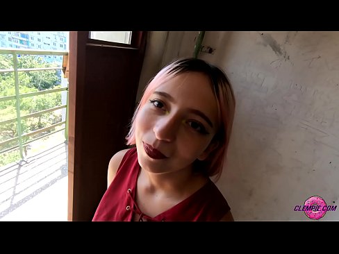❤️ Študentka zmyselne fajčí cudzinca vo vnútrozemí - strieka mu na tvár ❌ Sex video na nás ❌