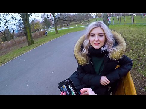 ❤️ Prehltne cudzincovo horúce semeno za peniaze - fajčenie v parku Eva Elfie ❌ Sex video na nás ❌